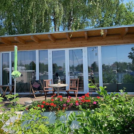 Tiny House Oder Ferienwohnung Auf Der Sunset Marina Berlin Luaran gambar