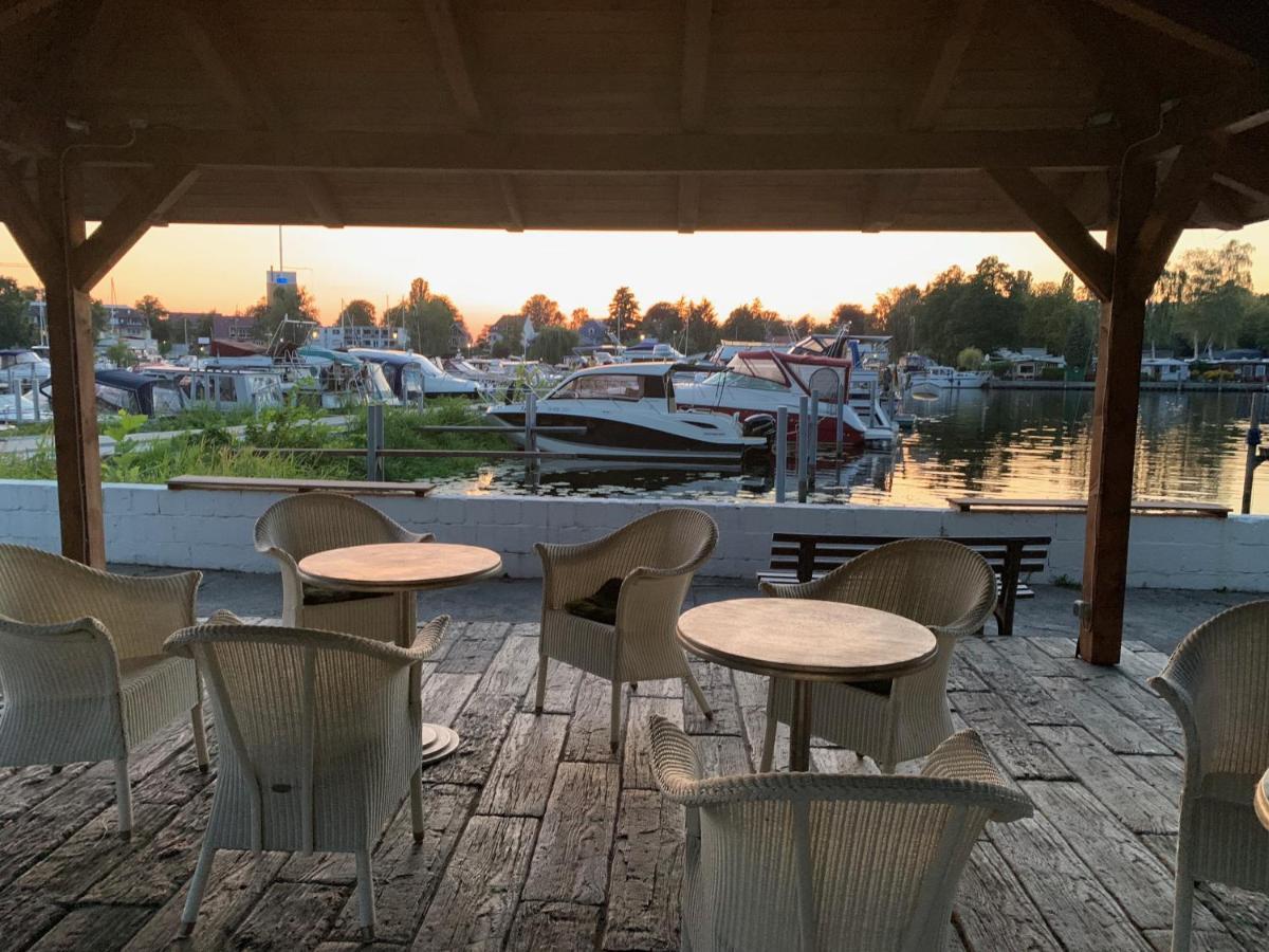 Tiny House Oder Ferienwohnung Auf Der Sunset Marina Berlin Luaran gambar