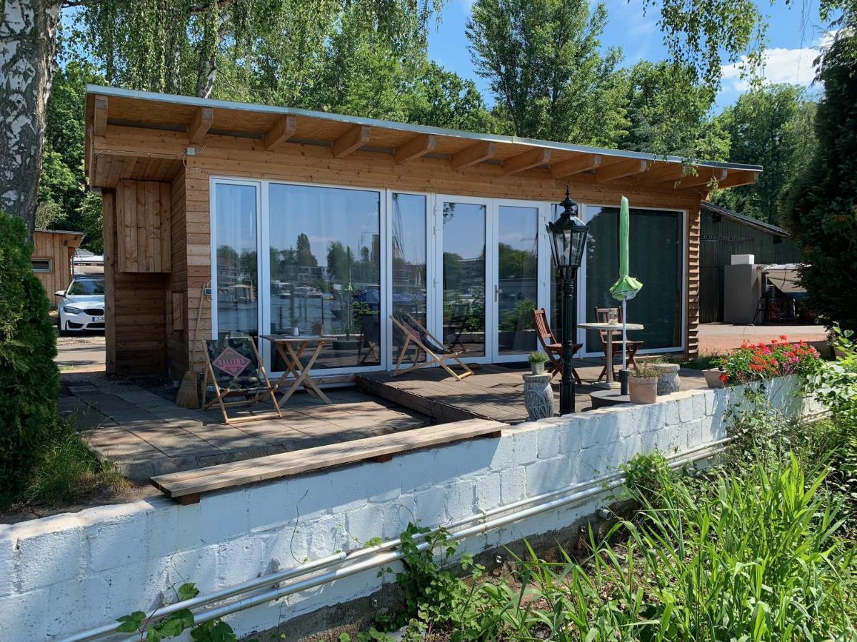 Tiny House Oder Ferienwohnung Auf Der Sunset Marina Berlin Luaran gambar