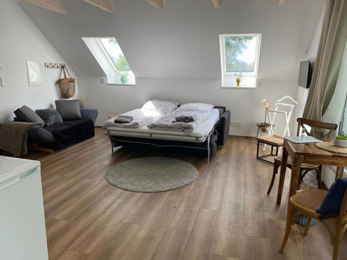Tiny House Oder Ferienwohnung Auf Der Sunset Marina Berlin Luaran gambar